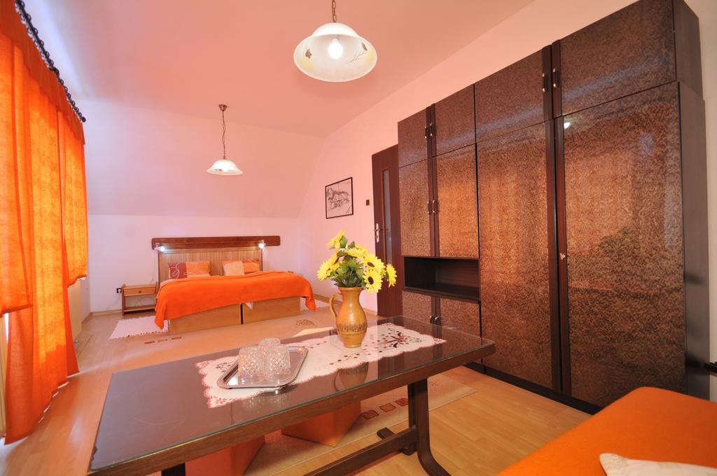 Hotel Vila Helena Liptovský Ján Esterno foto